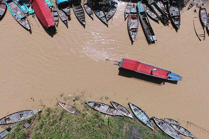 プライベートKompong Phlukフローティングビレッジガイドツアー