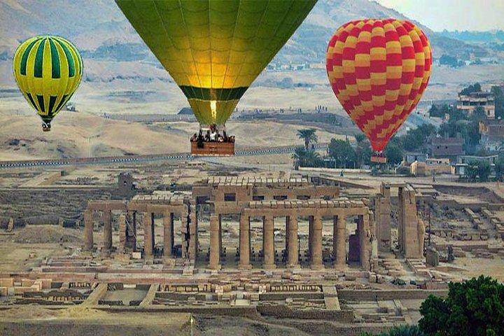 Sunrise Hot Air Balloon Ride in Luxor en West Bank Private Tour