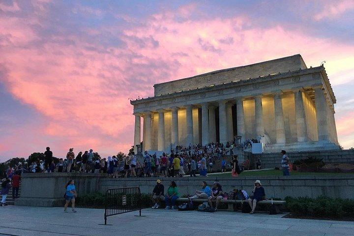 Monumenti e Memoriali Tour architettonico a piedi