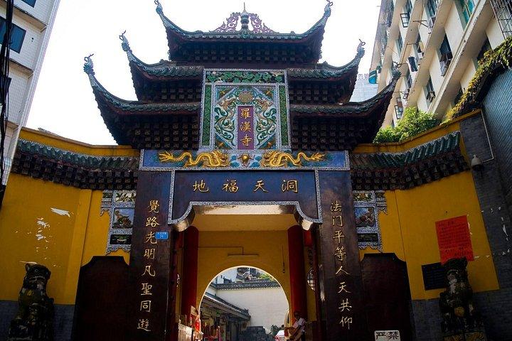 ベスト・オブ・重慶日帰りツアー：スティルウェル博物館、羅漢寺、零陵公園、パンダ