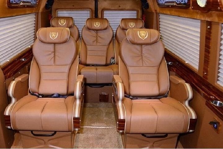 午後のリムジンD-car 8人乗りのサパへのハノイ空港発着