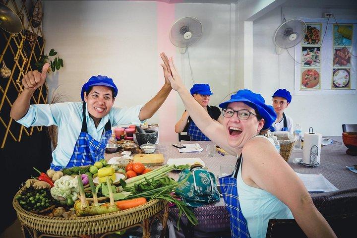 終日プーケットの簡単なタイ料理