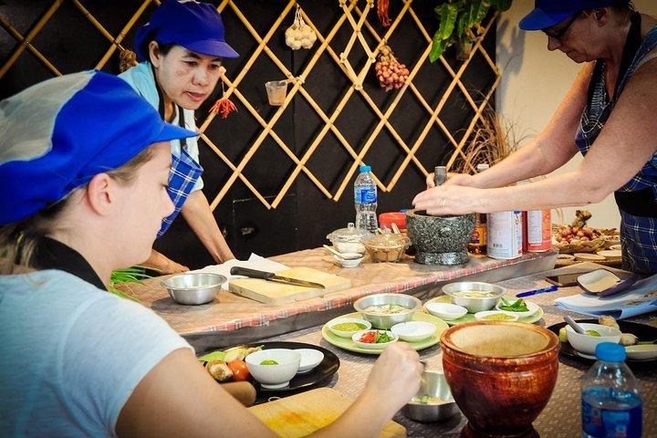 終日プーケットの簡単なタイ料理