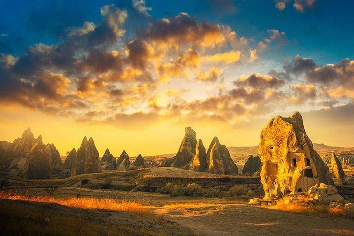 From Istanbul: 2-Day Cappadocia Tour by Plane Balloon Ride