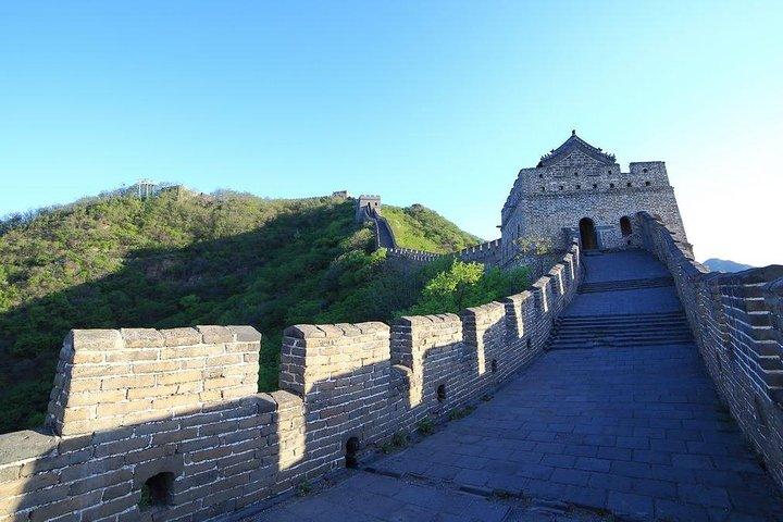 Beijing's Mutianyu Great Wall with Special Peking duck lunch and acrobatics show
