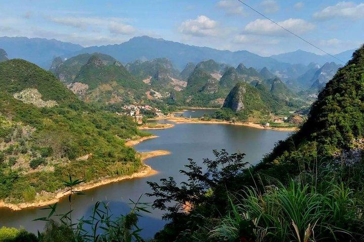 Excursão privada em Guilin Day, incluindo a Colina Xianggong e o rio Li com passeio de jangada