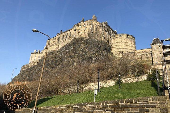 Tour privato guidato di un giorno a Edimburgo in un minivan Premium