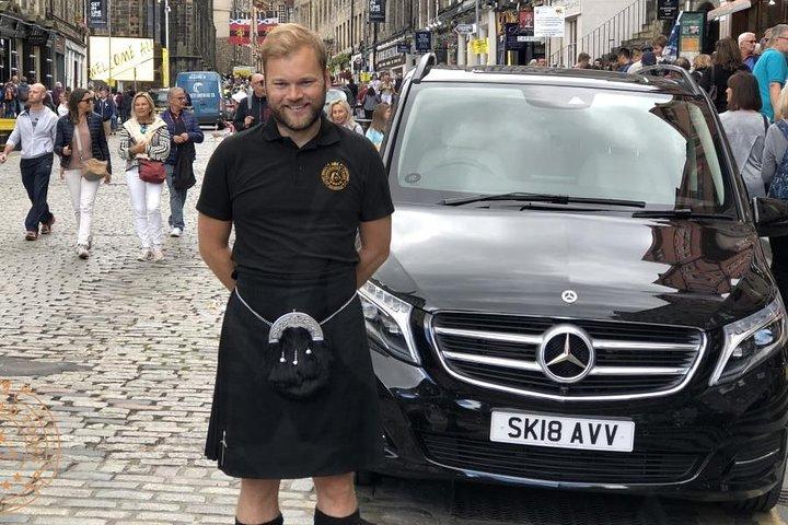 Tour privato guidato di mezza giornata a Edimburgo in un minivan Premium