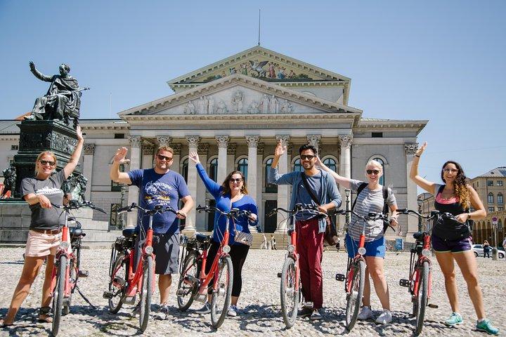 Excursão de bicicleta pela cidade de Munique + parada para almoço no jardim da cerveja