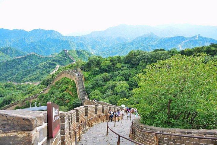 Private Transfer: Badaling Great Wall & Ming Tombs with VIP Pass