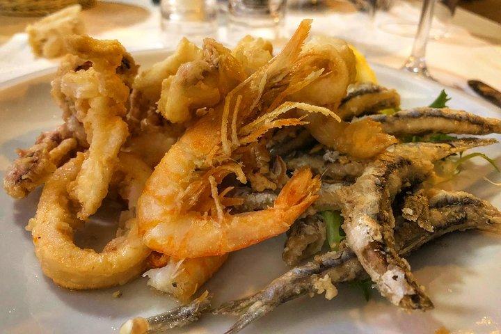 Seaside Naples Food Tour med Marina Promenade & Besøg Castel dell'Ovo