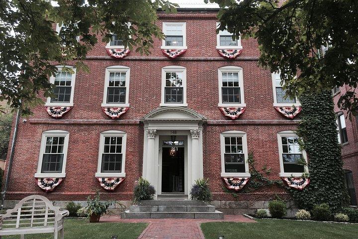 2.5-Hour Salem History & Sightseeing Guided Walking Tour
