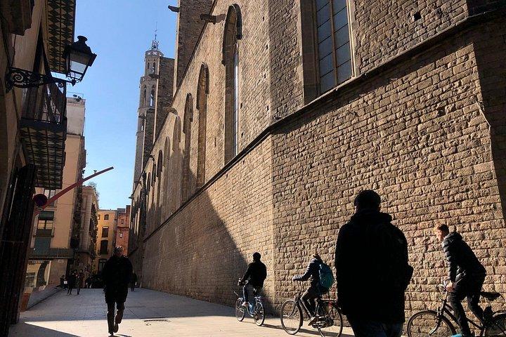 バルセロナ3時間自転車またはEバイクツアー：見どころと隠れた名所