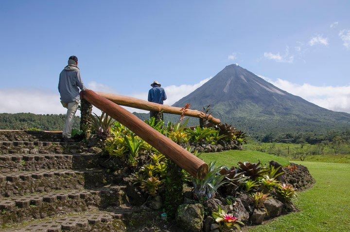 Arenal vulkaanwandeling + Fortuna waterval + lunch