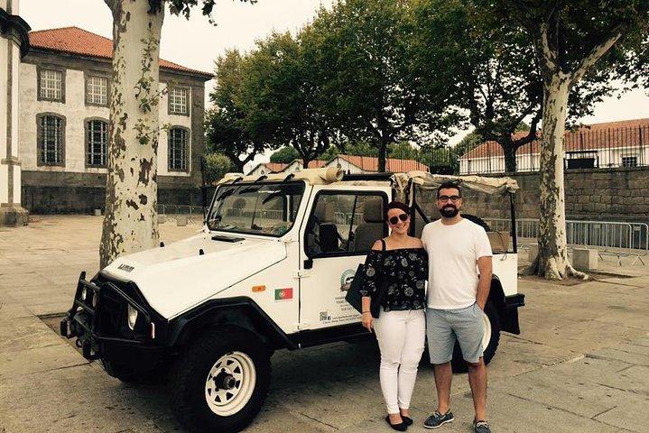 Ontdek de essentie van Porto's klassieke UMM Portugese militaire jeep