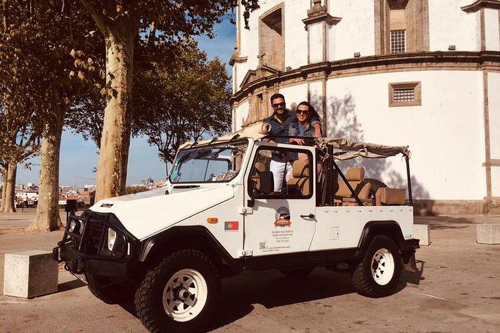 Ontdek de essentie van Porto's klassieke UMM Portugese militaire jeep