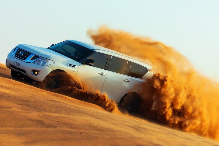 Doha: Wüstensafari mit Kamelritt, Sandboarding & Binnenmeer