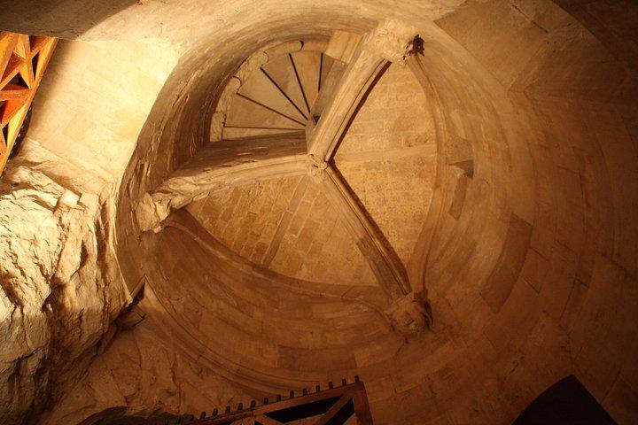 Walking tour Castel del Monte Unesco site