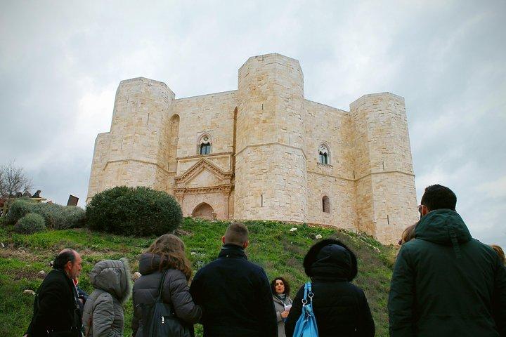 Walking tour Castel del Monte Unesco site