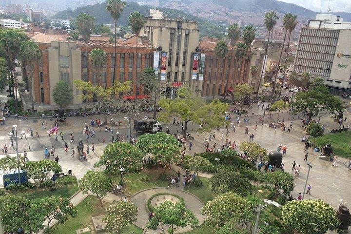 Medellin Metro Tour w/transport including Fernando Botero´s Plaza