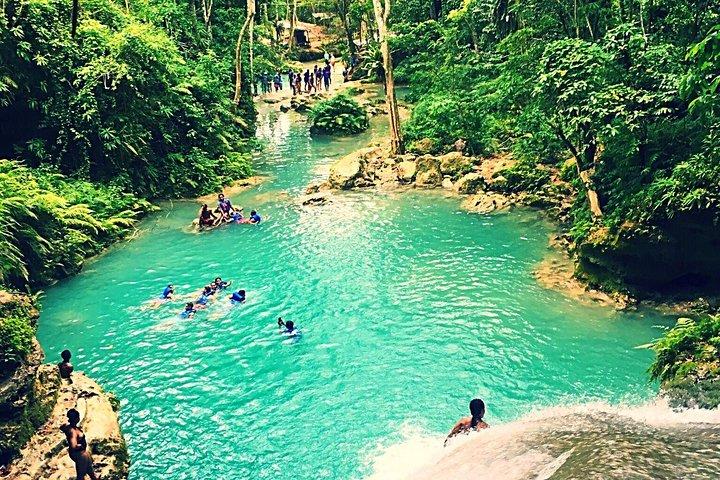 Blue Hole and Horseback Riding e Compras