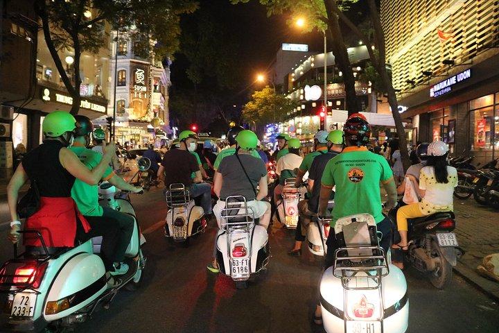 Saigon Vespa By Night Street Food Tour 4,5 ore