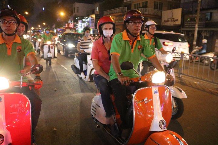 Saigon Vespa By Night Street Food Tour 4,5 timer