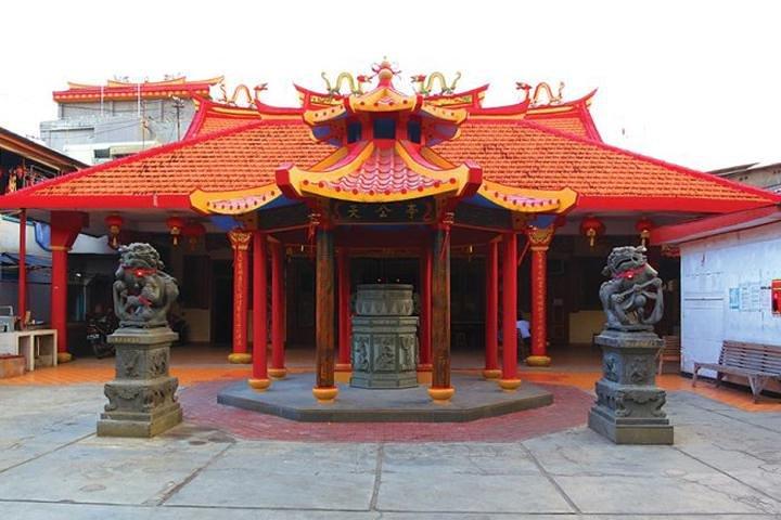Jakarta Private Tour with Guide and Lunch