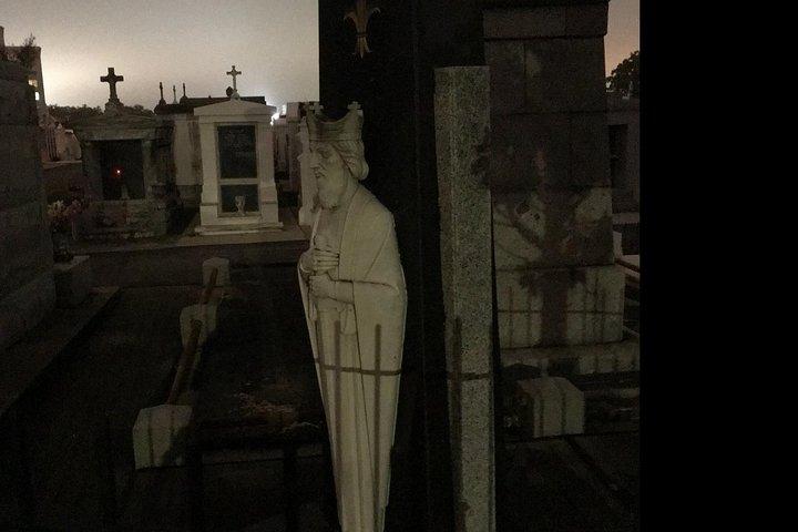 New Orleans Dead of Night Ghosts und Cemetery Bustour