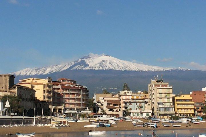 Mare, Vulcano e Storia: Giardini Naxos, Isolabella, Etna e Taormina