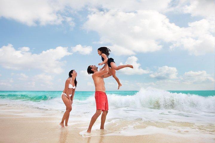 Descubra Isla Mujeres tour com snorkel, buffet e bar aberto