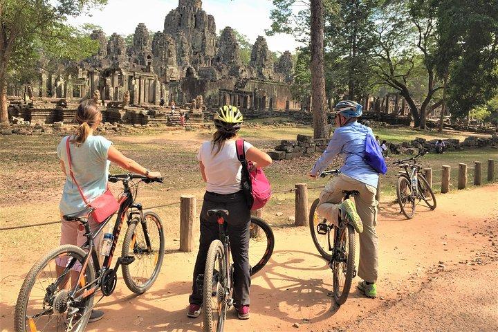 Tour privado en bicicleta VIP Angkor Wat Sunrise