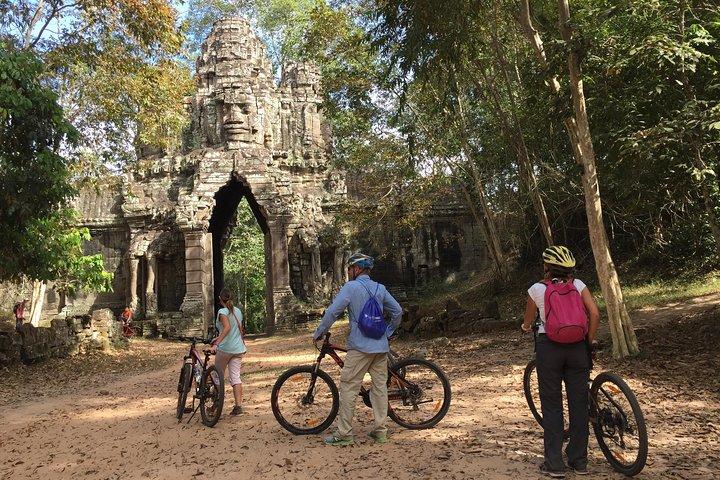Tour privado en bicicleta VIP Angkor Wat Sunrise
