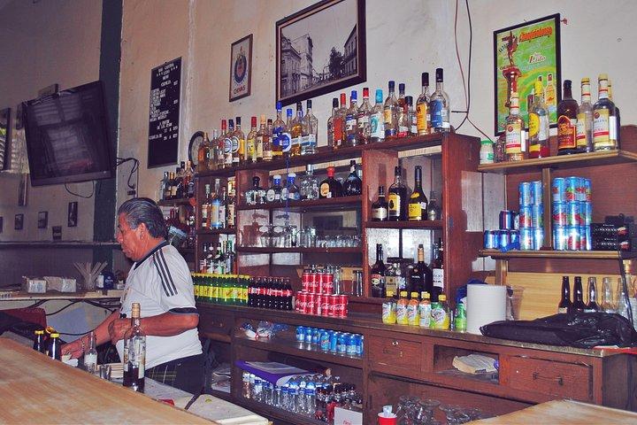 Guadalajara Night Walking Tour: Cantinas, história e comida local