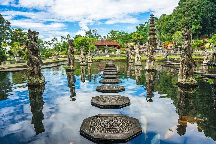 East Bali Tour: Templo Lempuyang - Puerta del Cielo, Tirta Gangga, Playa de la Virgen