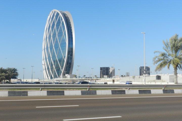 ドバイ発グランドモスク付きアブダビ市内ツアー