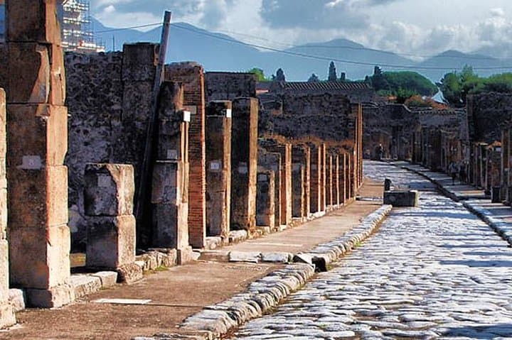 Skip the Line Private Pompeii Guided Tour