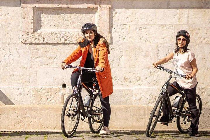 シットゴーの旧市街Eバイクツアー