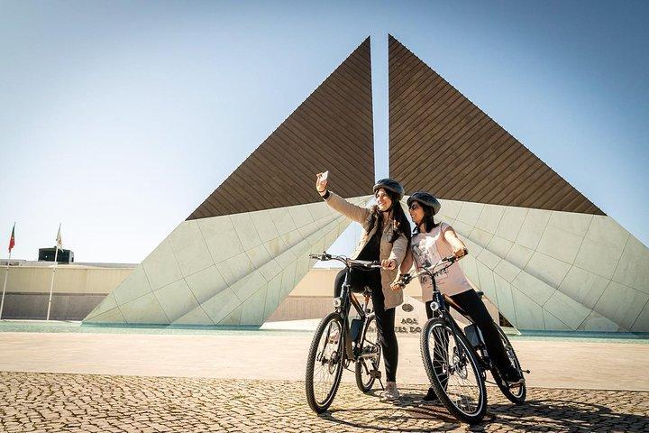 Lisbon Discoveries E-Bike Tour door Sitgo
