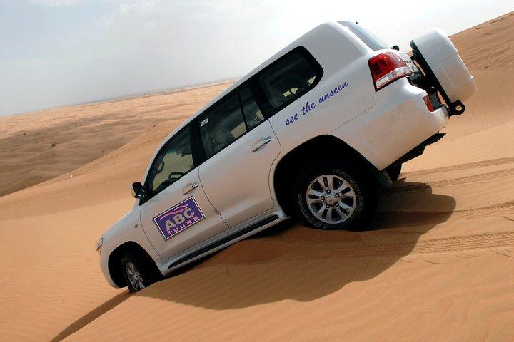 Dubai Desert Safari mit Grill, 3 Shows & Kamelritt im Majlis Camp