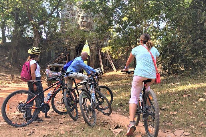 Private Angkor Wat Sunrise Bayon Ta Prohm by bike
