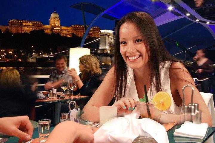 Middagskryssning med levande musik i Budapest Donau