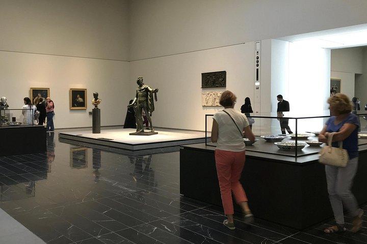 ドバイから：ルーヴル美術館のチケットを含むアブダビツアー