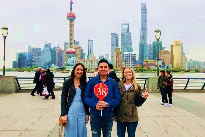 Tour privado a pie por Morden Shanghai 4h-Torre de Shanghai + Jardín Yuyuan