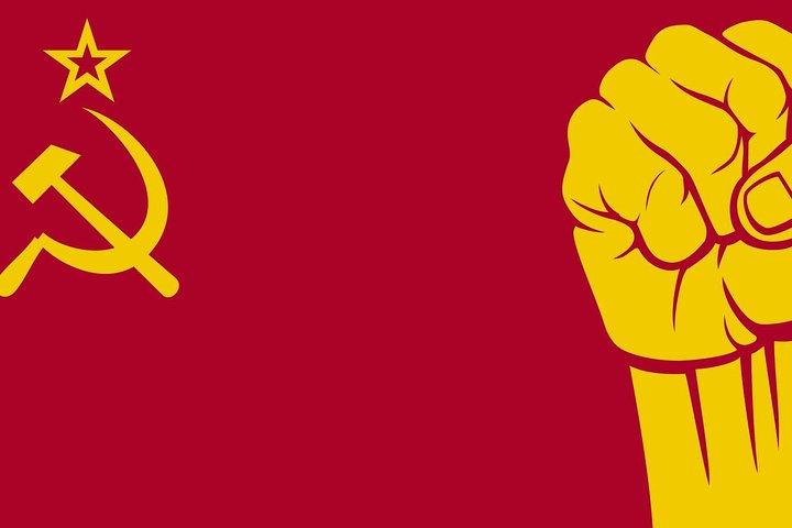 Communisme van Praag en wandeltocht door de Tweede Wereldoorlog