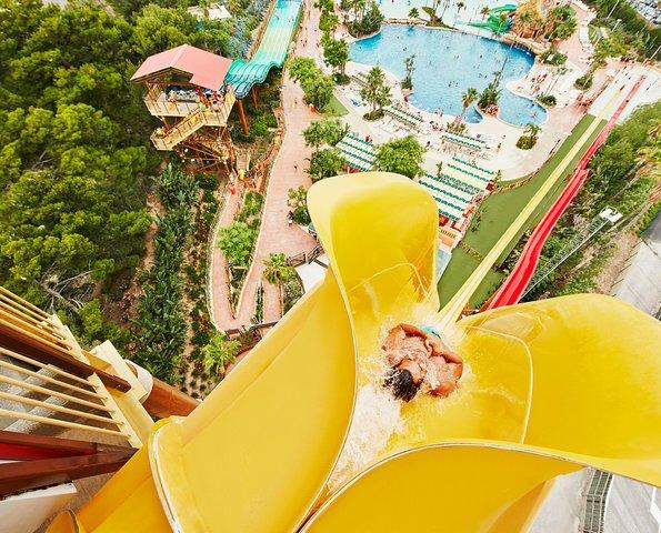 バルセロナ発ポルタヴェントゥーラ・カリベ水族園終日