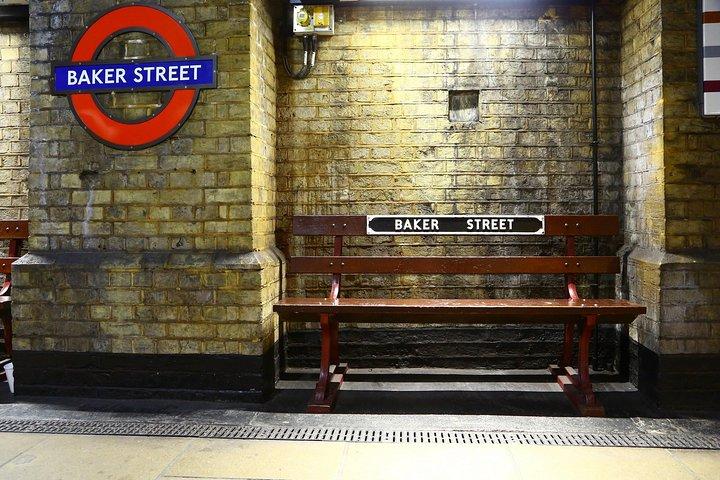Visite à pied des secrets du métro de Londres en petit groupe