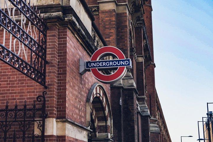 Visite à pied des secrets du métro de Londres en petit groupe