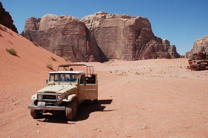 Wadi Rum Jeep Tour & Camp; Pernoite