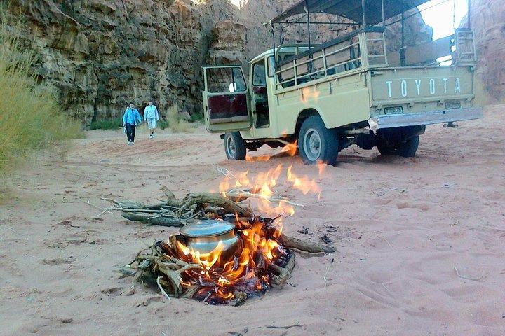 Wadi Rum Jeep Tour & Camp; Pernoite